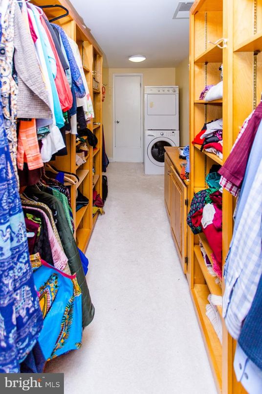 Interior, Recessed Lighting, Walk-in Closets, Washer