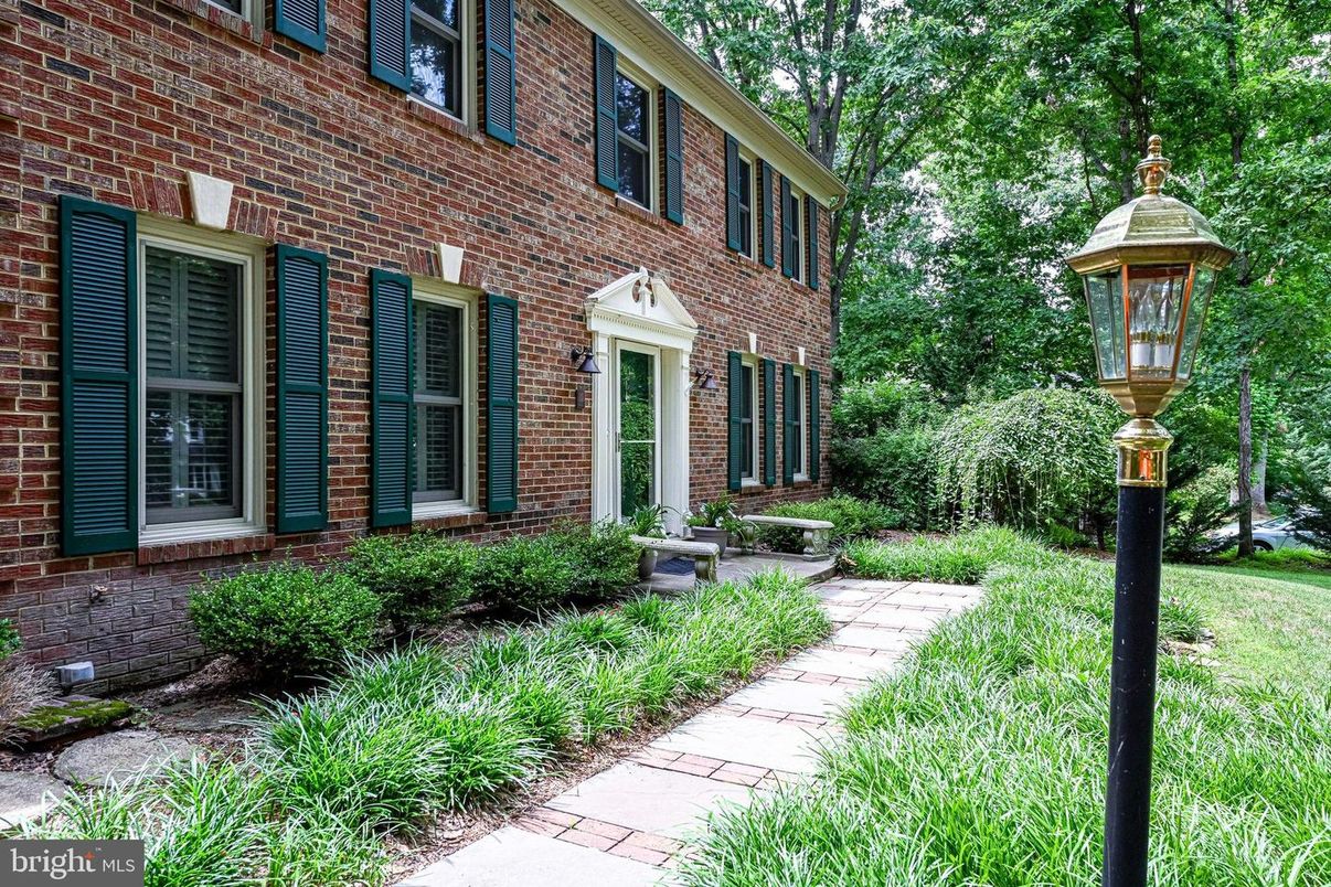 Exterior, Facade, Brick Facade, Georgian