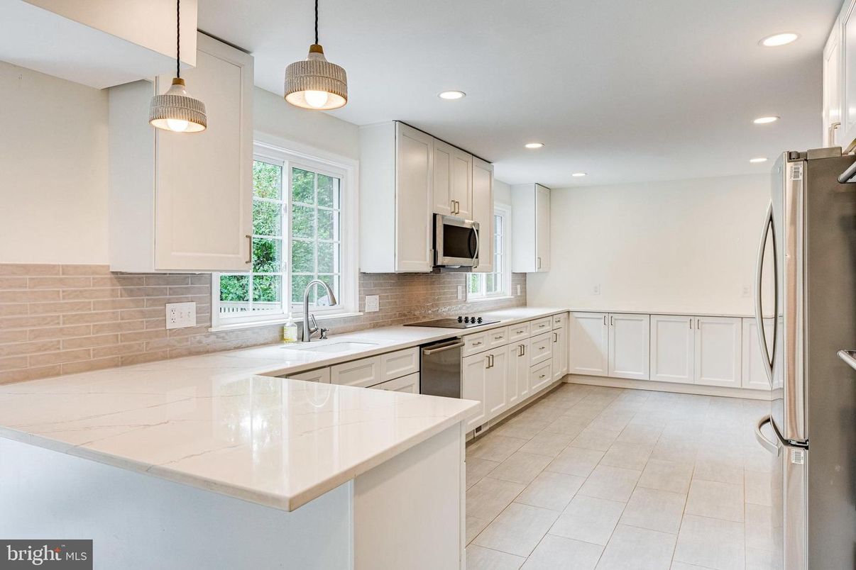 Interior, Kitchen, Pendant Lights, Recessed Lighting, Stainless Steel Appliances