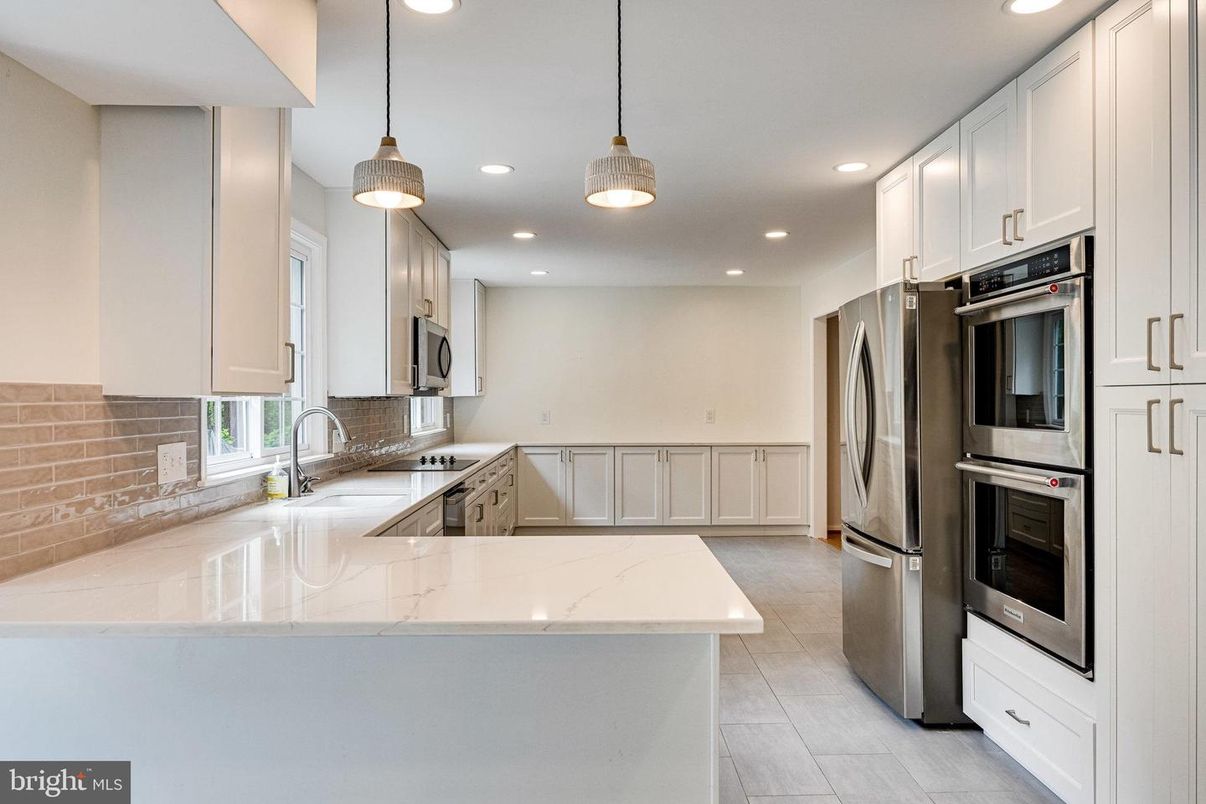 Interior, Kitchen, Pendant Lights, Recessed Lighting, Stainless Steel Appliances