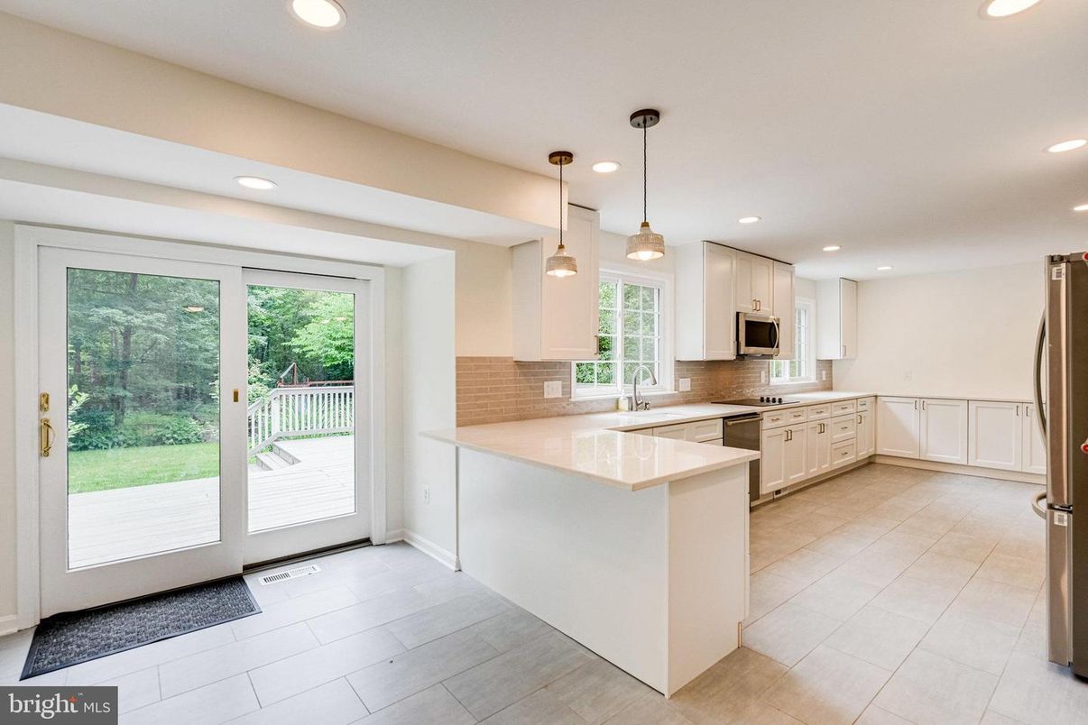 Interior, Kitchen, Pendant Lights, Recessed Lighting, Stainless Steel Appliances