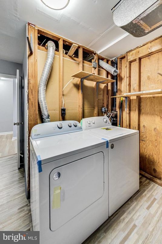 Interior, Washer, Wood Texture Flooring