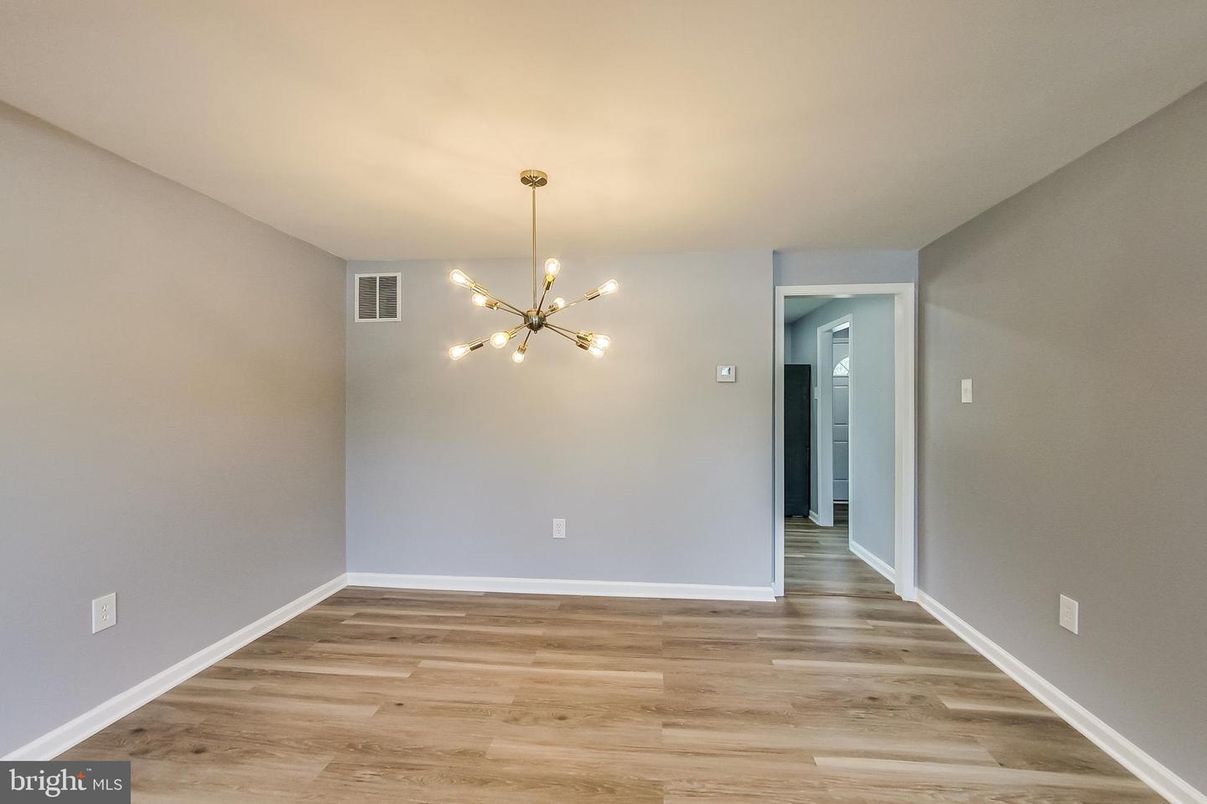 Empty room, Interior, Pendant Lights, Wood Texture Flooring