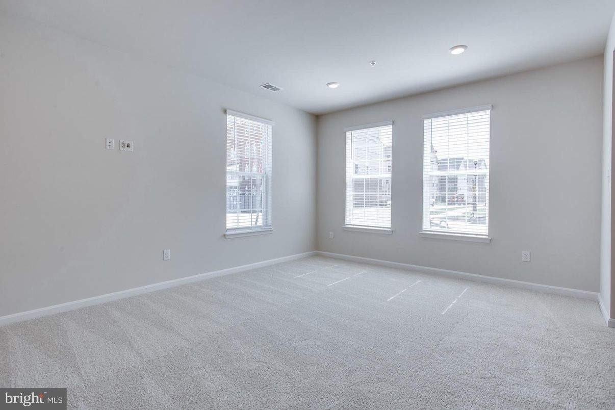Empty room, Interior, Recessed Lighting
