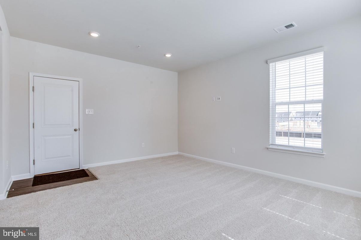 Empty room, Interior, Recessed Lighting