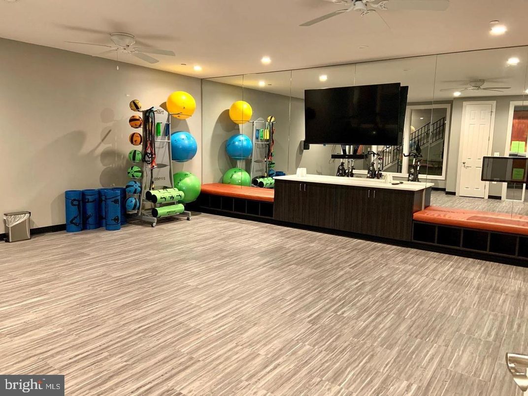 Fitness Equipment, Interior, Recessed Lighting, Wood Texture Flooring