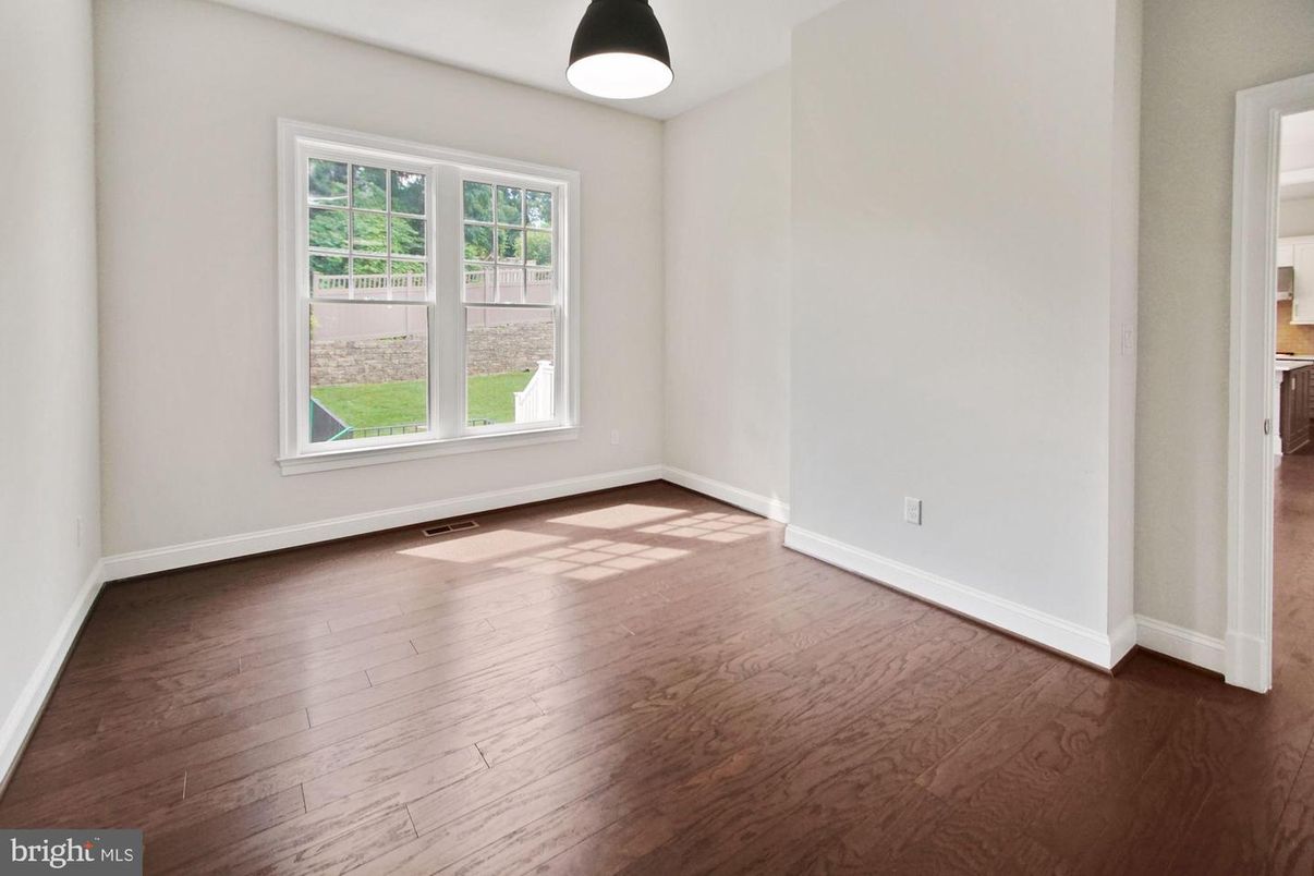 Empty room, Interior, Pendant Lights, Wood Texture Flooring