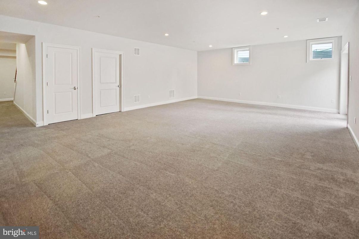 Empty room, Interior, Recessed Lighting