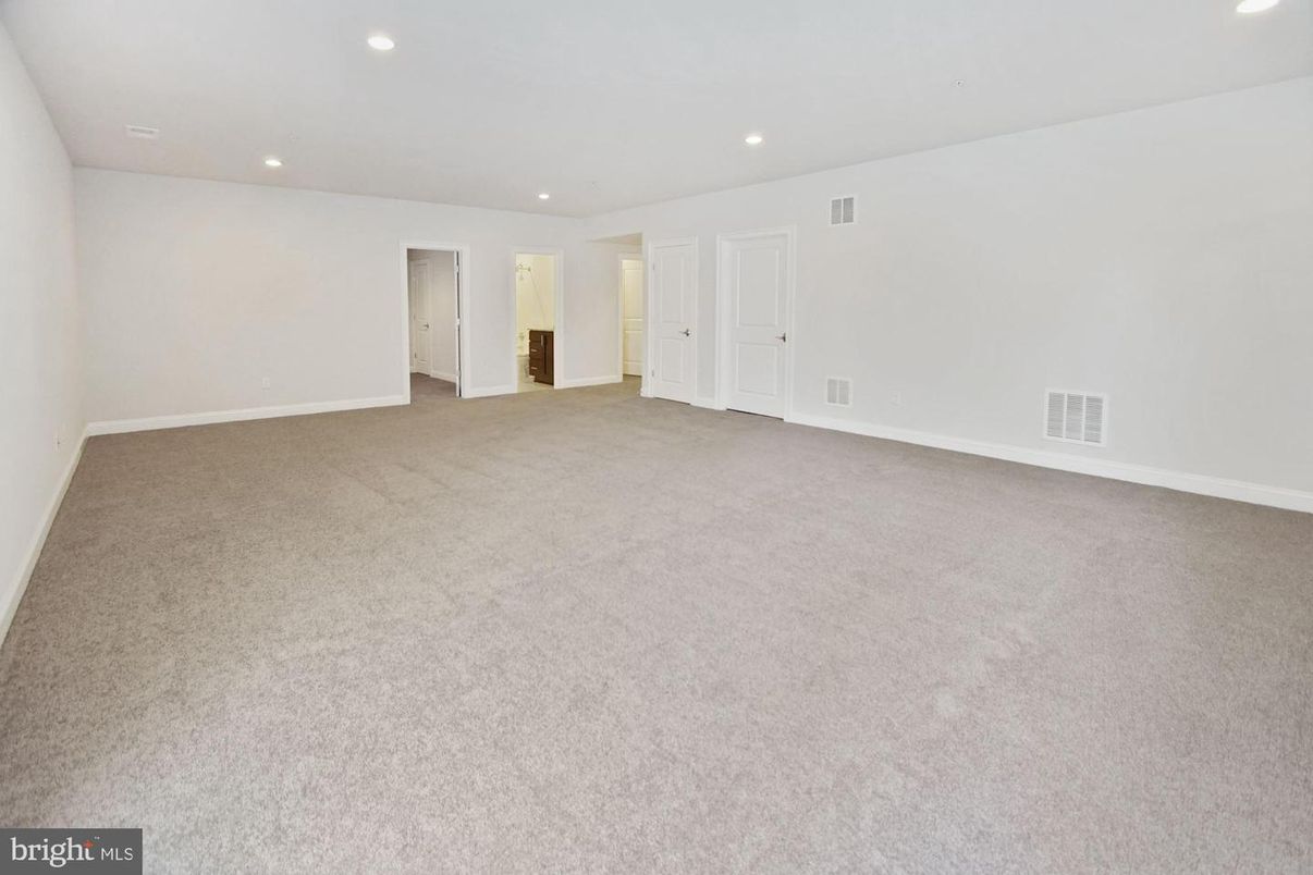 Empty room, Interior, Recessed Lighting