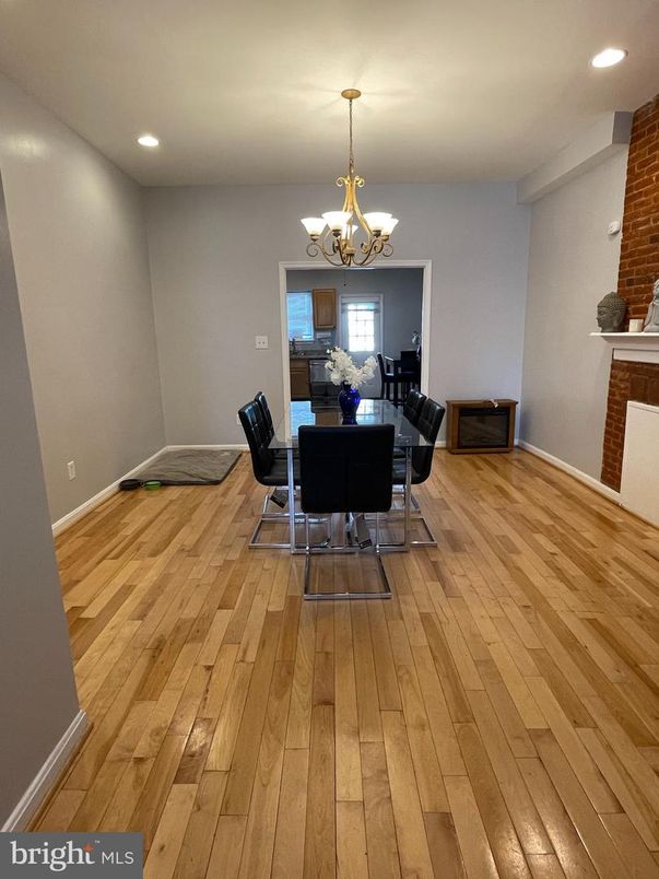 Chandelier, Dining room, Interior, Recessed Lighting, Wood Texture Flooring
