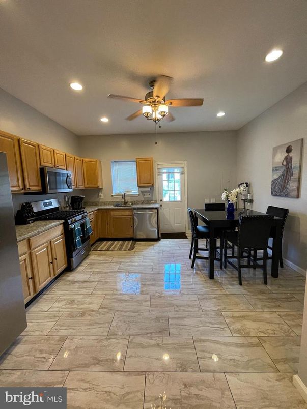 Dining room, Interior, Kitchen, Marble, Recessed Lighting, Stainless Steel Appliances
