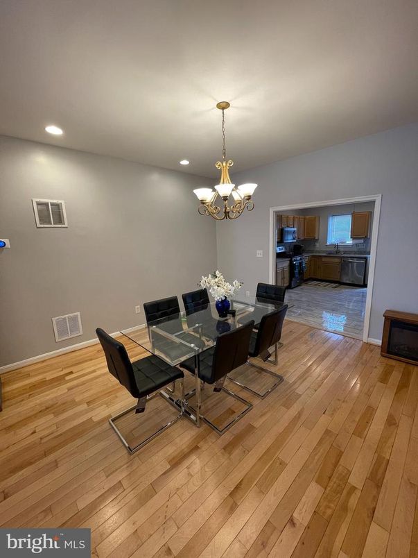 Chandelier, Dining room, Interior, Recessed Lighting, Wood Texture Flooring
