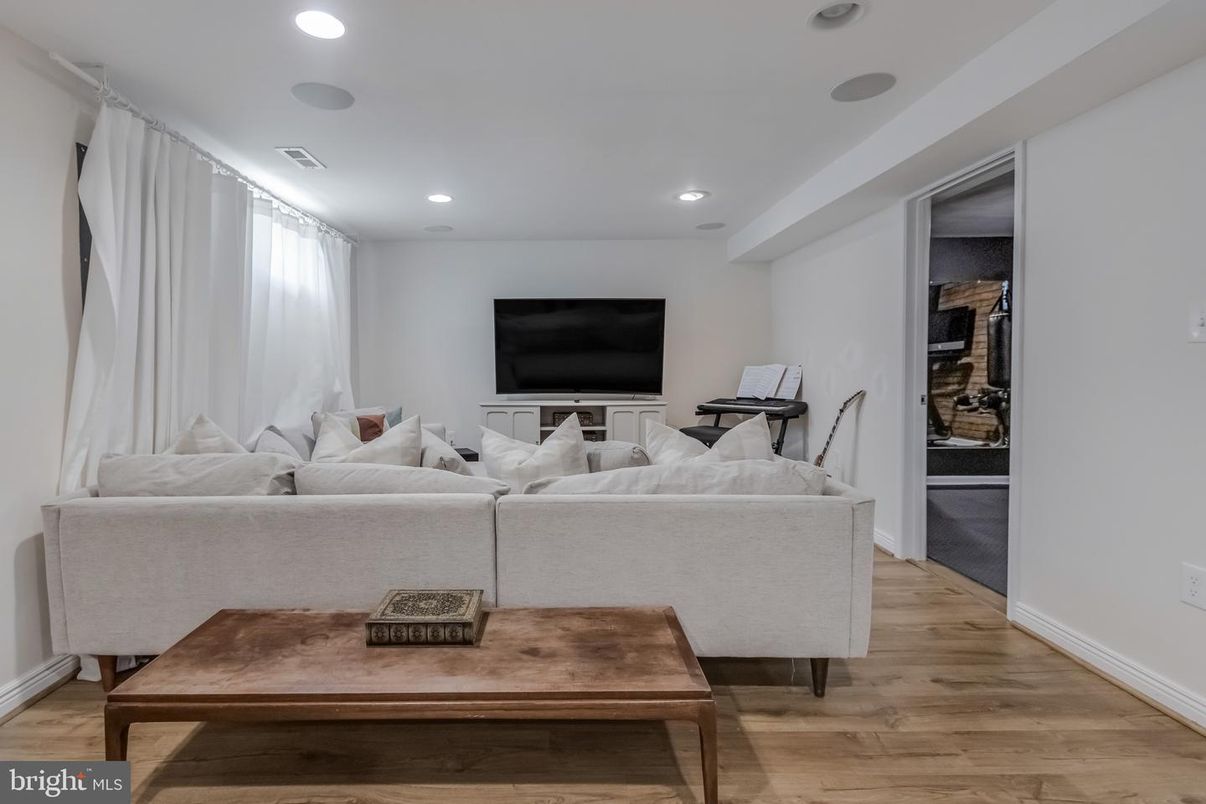Interior, Living room, Recessed Lighting, Wood Texture Flooring