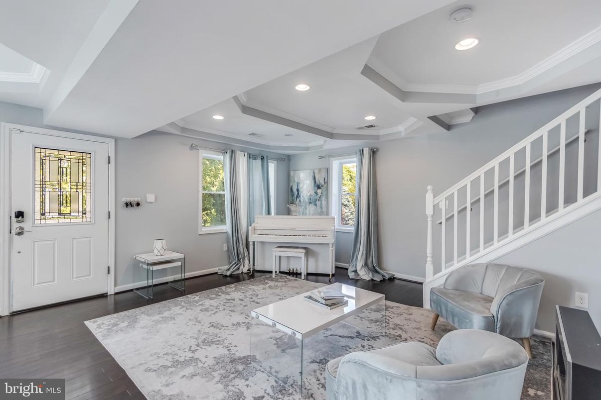 Interior, Living room, Piano, Recessed Lighting, Wood Texture Flooring