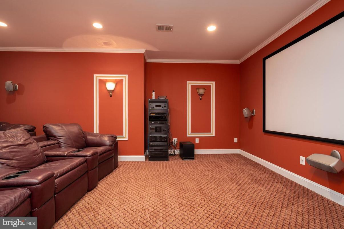Interior, Projection Screen, Recessed Lighting, Theatre Room