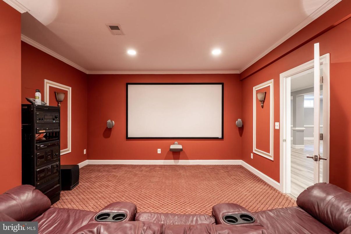 Interior, Projection Screen, Recessed Lighting, Theatre Room