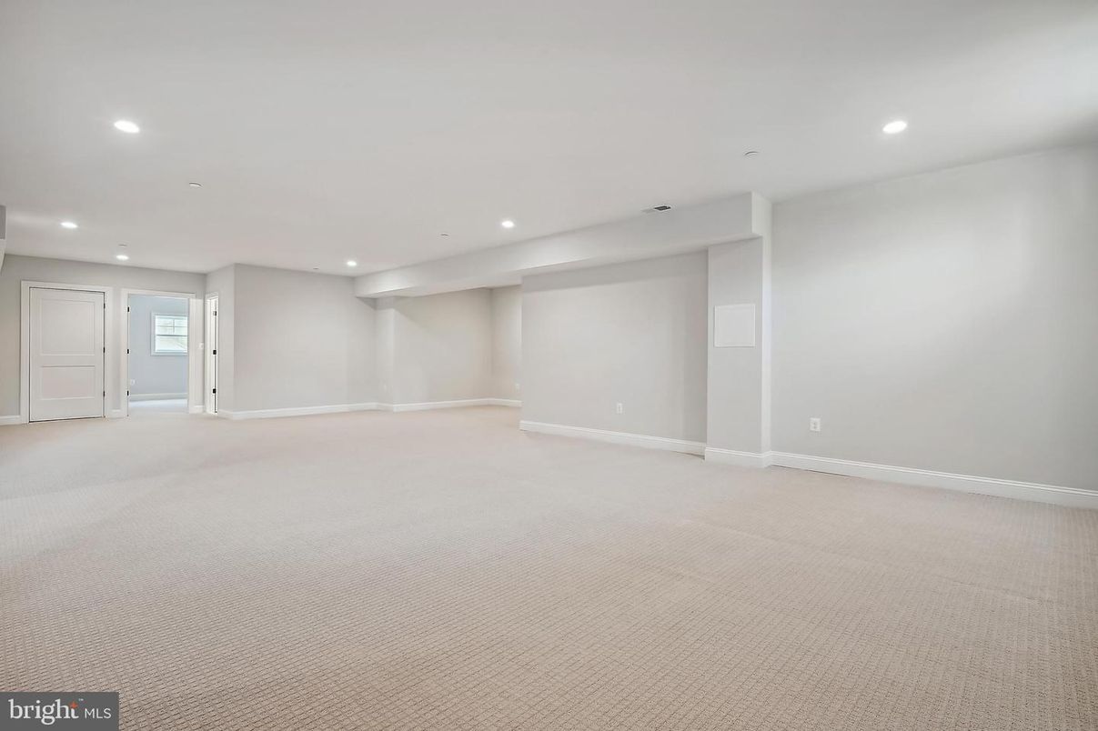 Empty room, Interior, Recessed Lighting