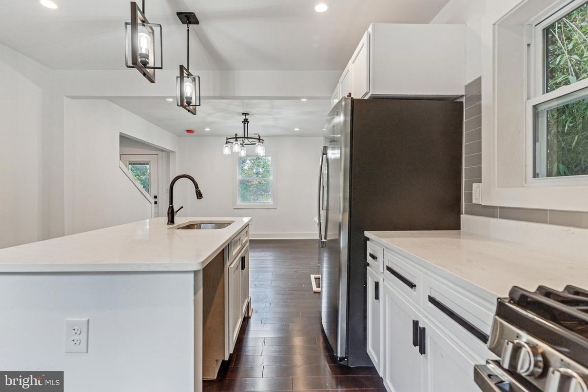 Interior, Kitchen, Pendant Lights, Recessed Lighting, Wood Texture Flooring