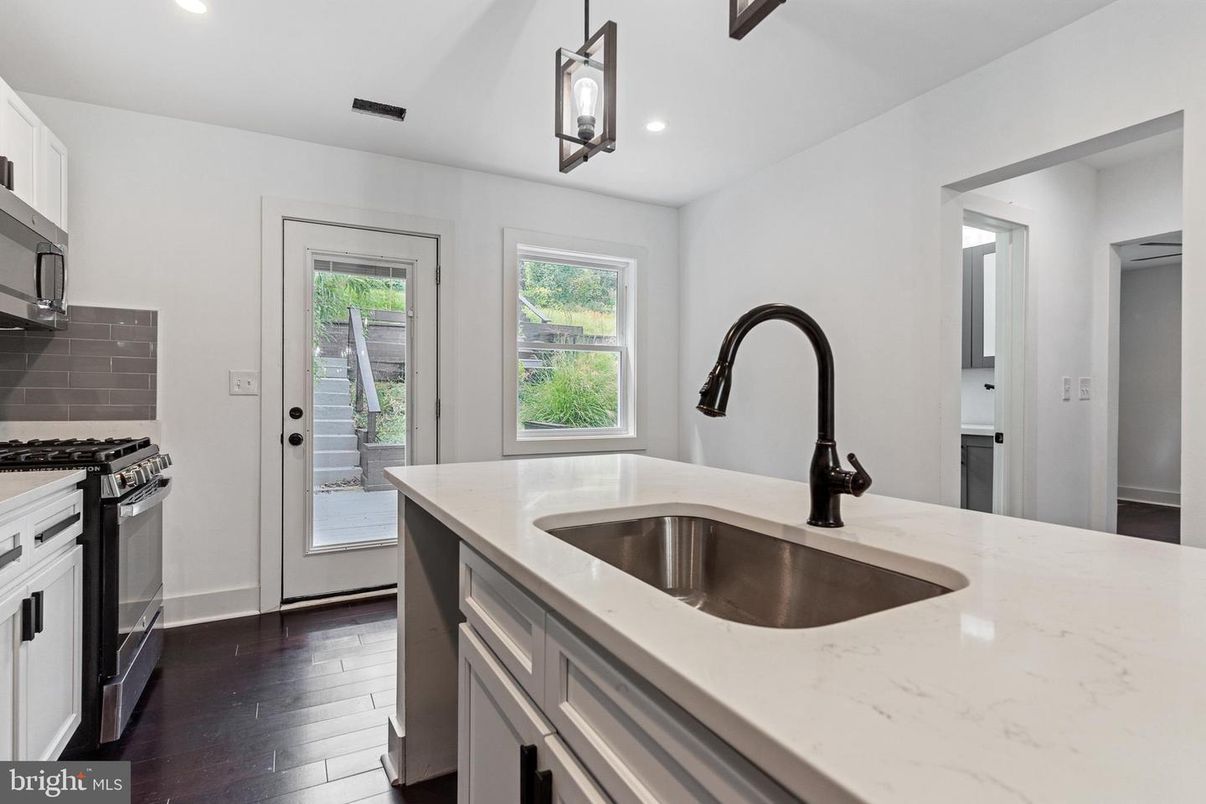 Interior, Kitchen, Pendant Lights, Recessed Lighting, Wood Texture Flooring