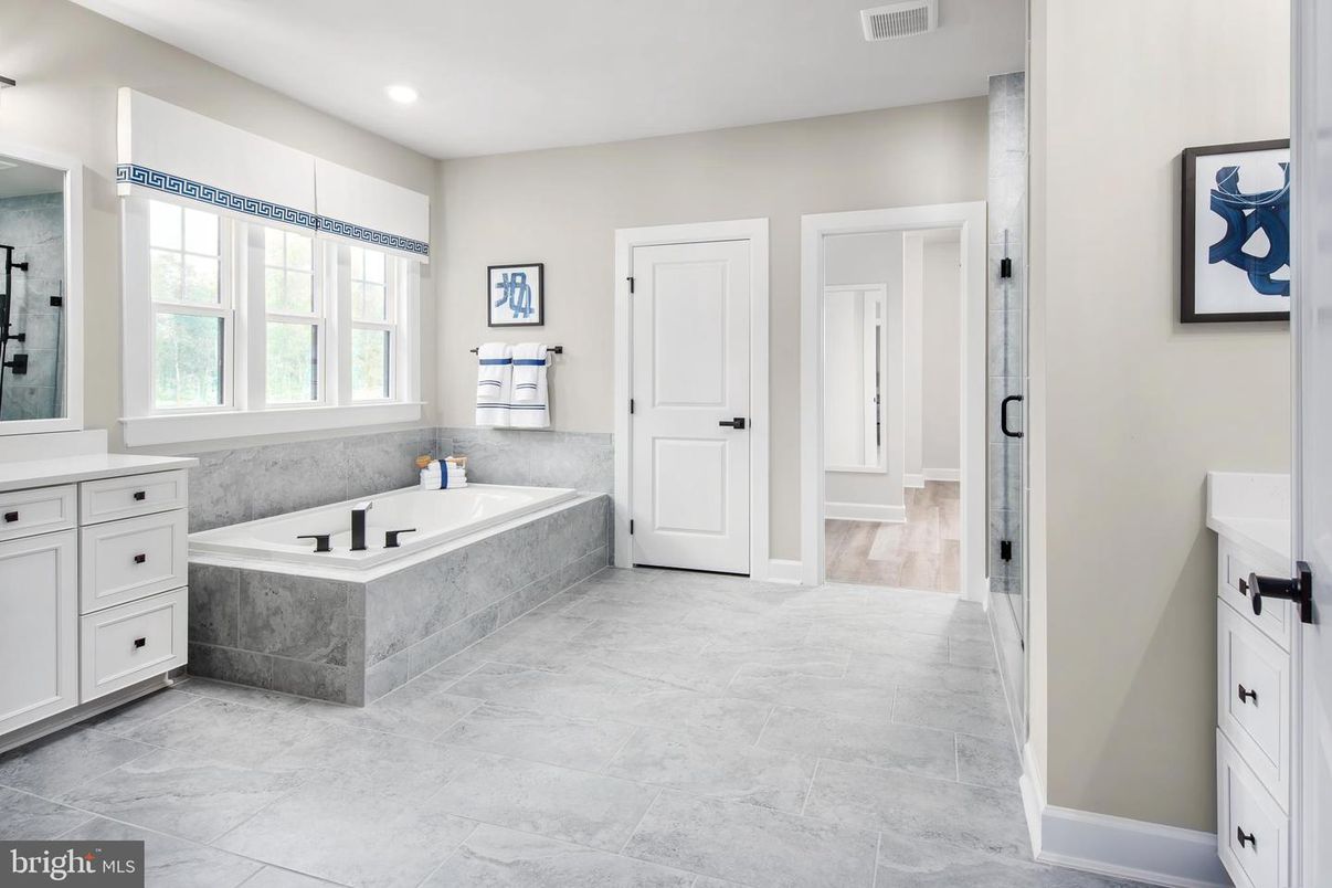Bathroom, Interior, Recessed Lighting