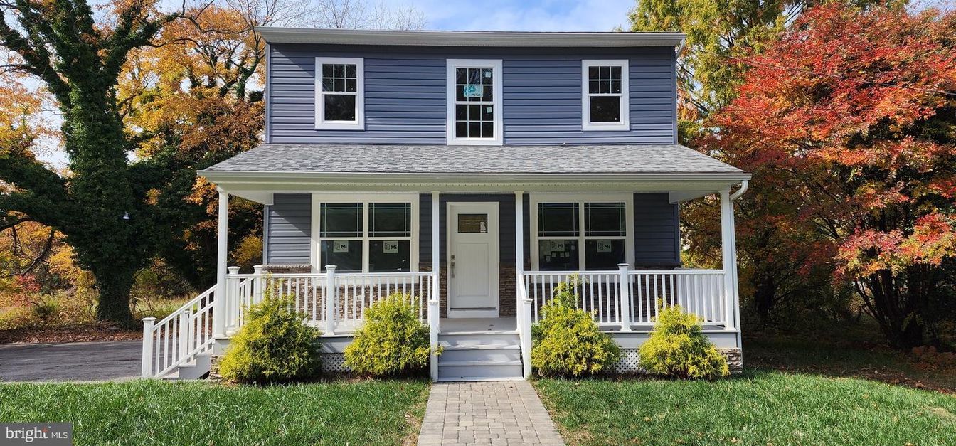Exterior, Facade, American Foursquare