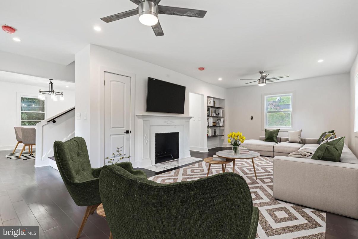 Fireplace, Interior, Living room, Pendant Lights, Recessed Lighting, Wood Texture Flooring