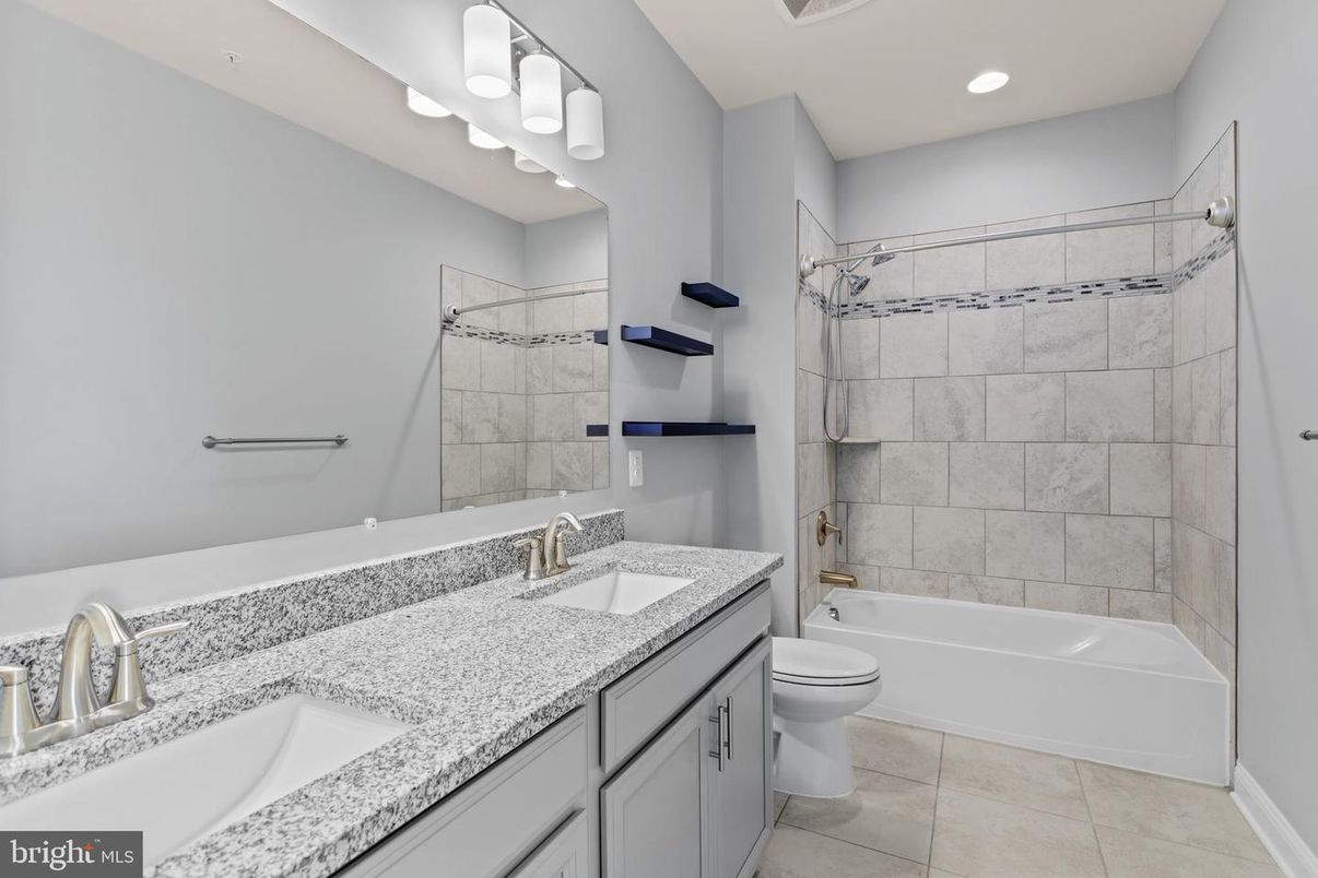Bathroom, Dual Sink Vanities, Interior, Recessed Lighting