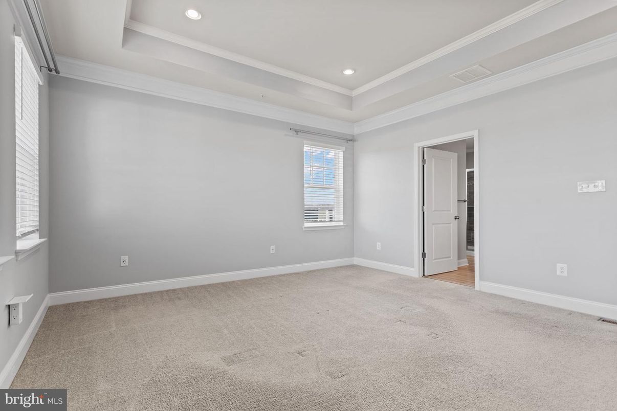 Empty room, Interior, Recessed Lighting
