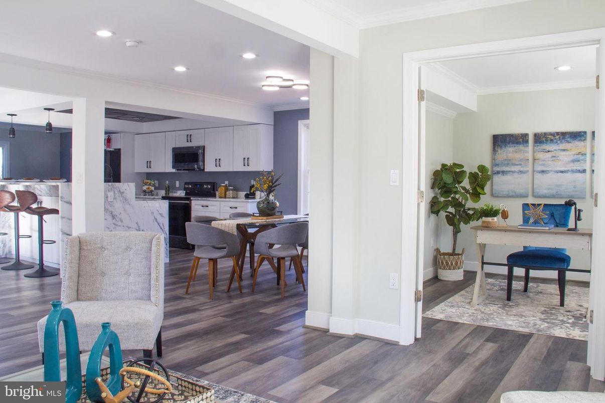 Dining room, Interior, Kitchen, Recessed Lighting, Wood Texture Flooring
