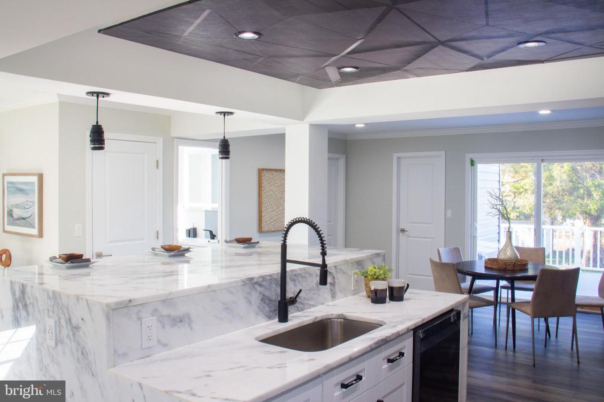 Dining room, Interior, Kitchen, Pendant Lights, Recessed Lighting, Wood Texture Flooring