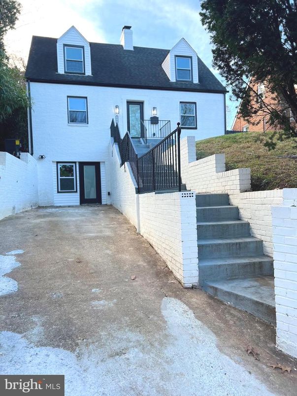 Exterior, Facade, Cape Cod