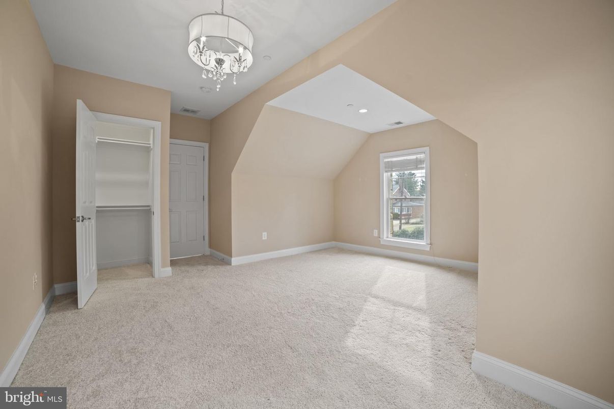 Chandelier, Empty room, Interior, Recessed Lighting