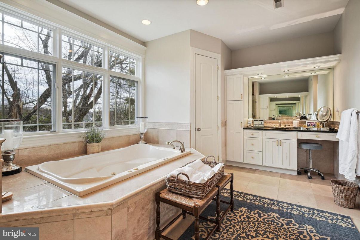 Bathroom, Interior, Recessed Lighting