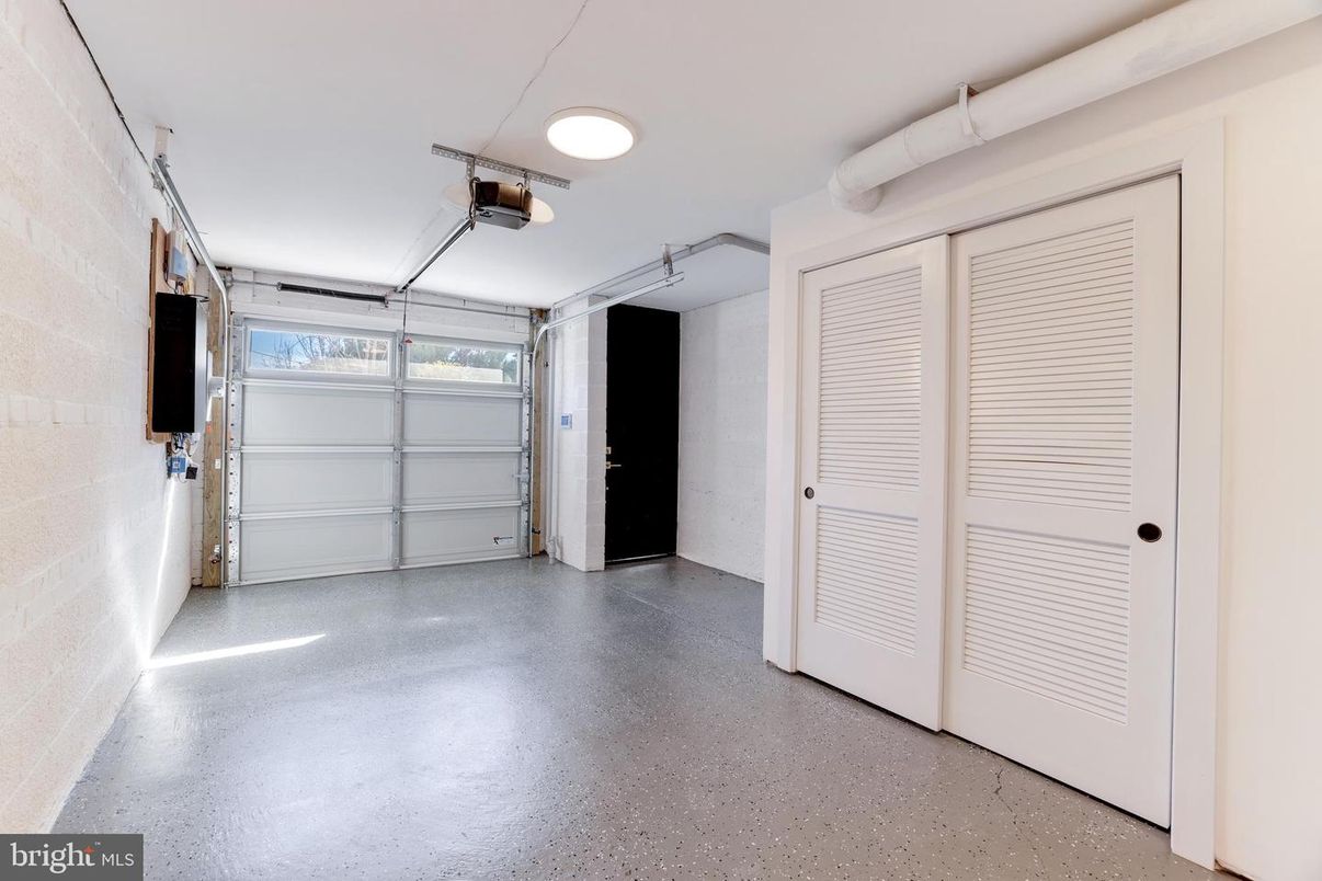 Garage, Interior
