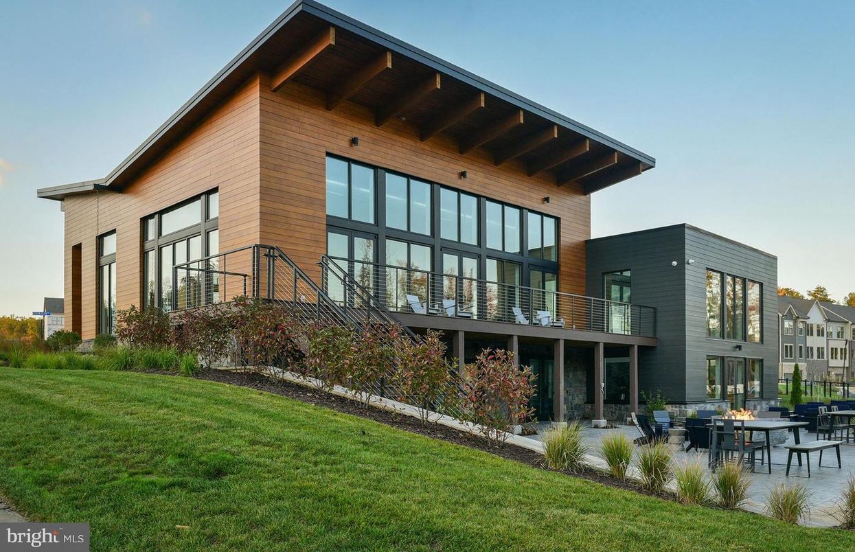 Backyard, Exterior, Facade, Modern