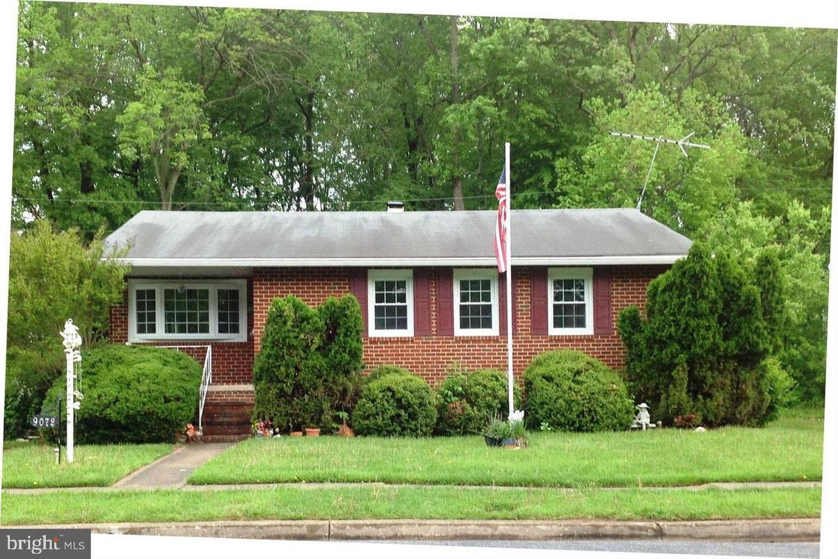 Exterior, Facade, Brick Facade, Cape Cod
