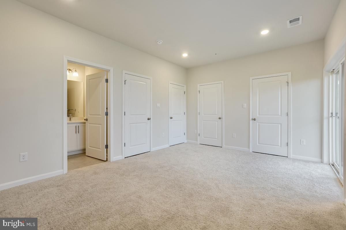 Bathroom, Empty room, Interior, Recessed Lighting