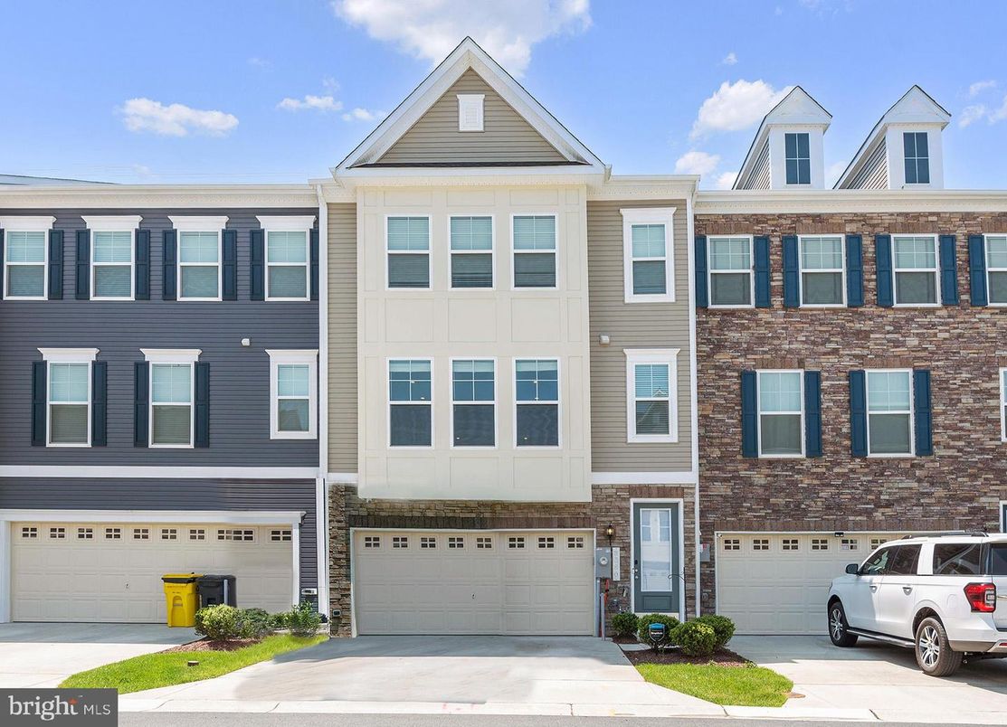 Attached, Exterior, Facade, Brick Facade, Rowhouse