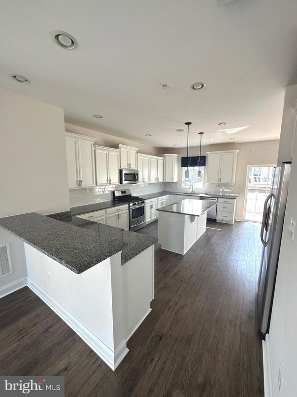 Interior, Kitchen, Pendant Lights, Recessed Lighting, Wood Texture Flooring