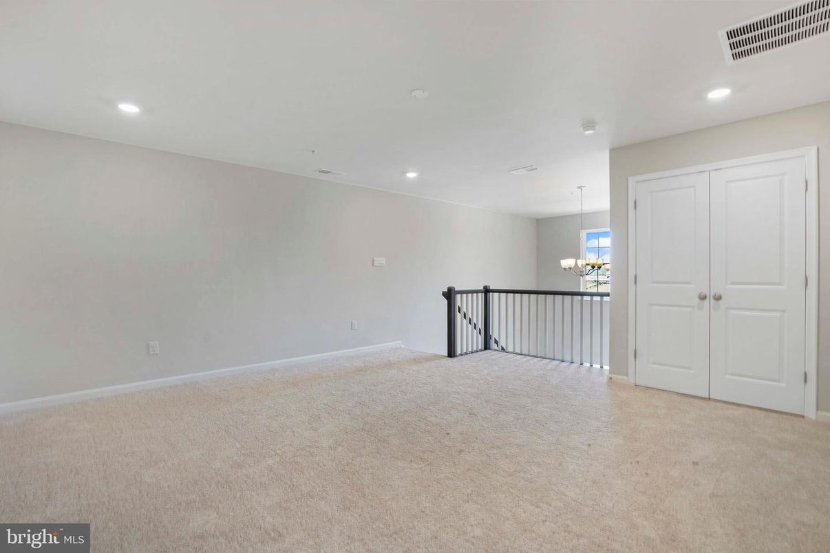 Chandelier, Empty room, Interior, Recessed Lighting