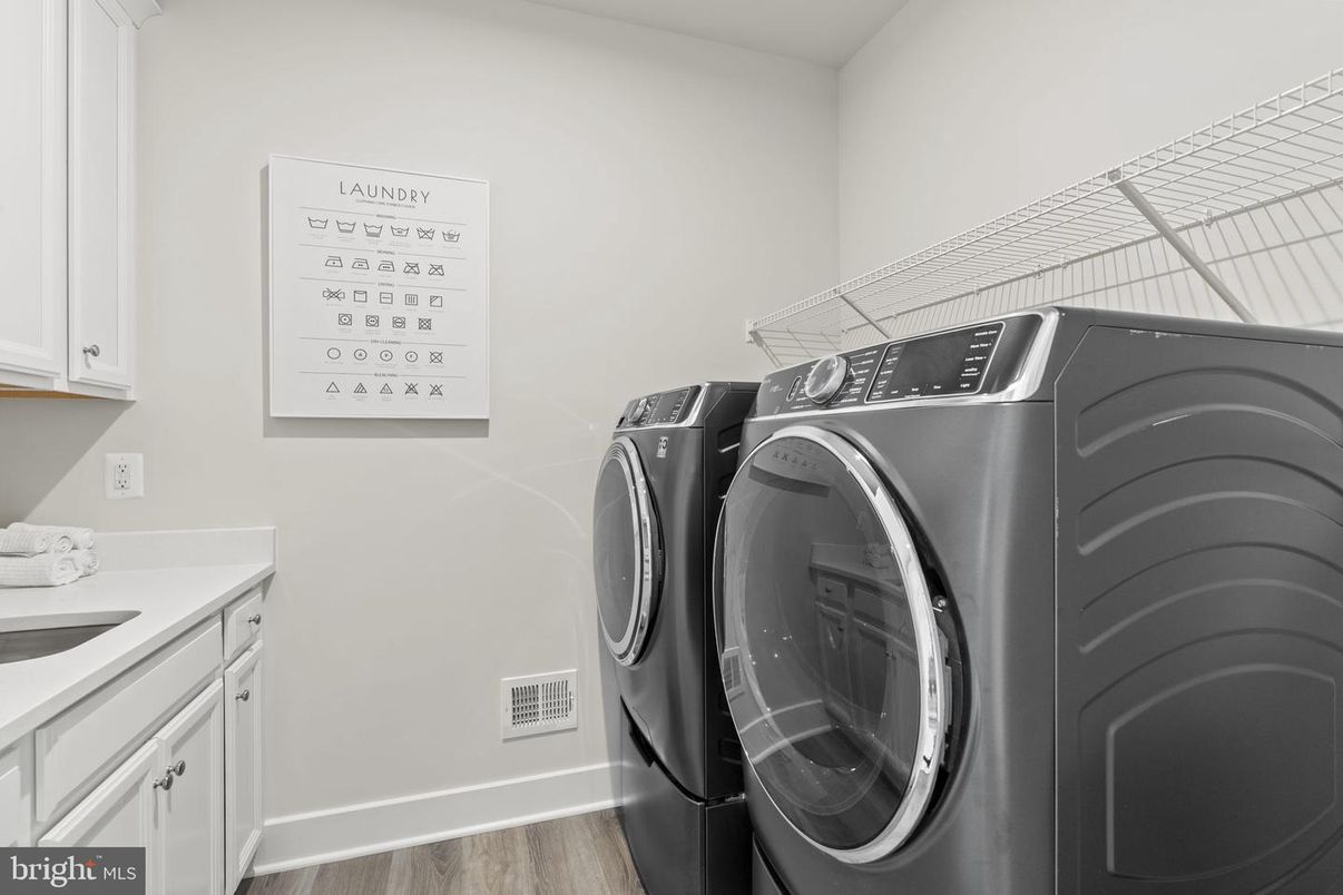 Interior, Washer, Wood Texture Flooring