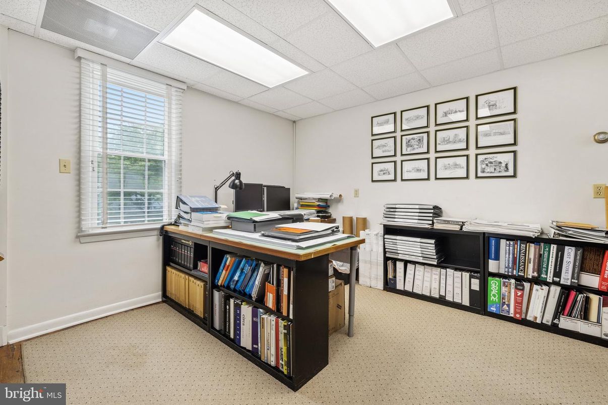 Home Office, Interior