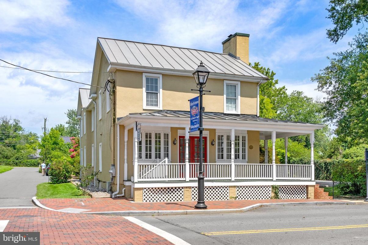 Exterior, Facade, Queen Anne Victorian
