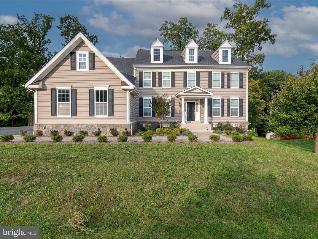 Exterior, Facade, Farmhouse