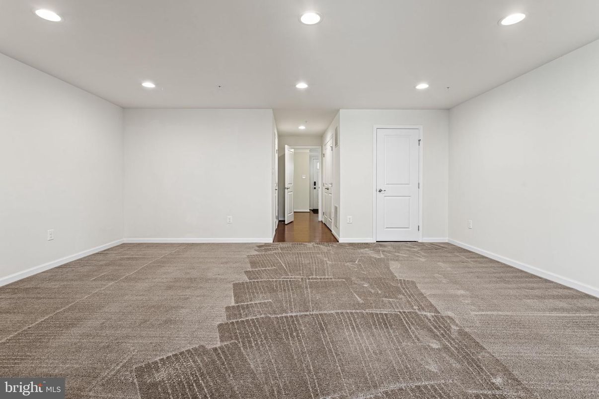 Empty room, Interior, Recessed Lighting