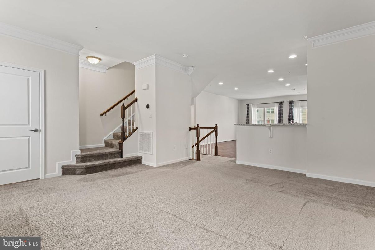 Empty room, Interior, Recessed Lighting