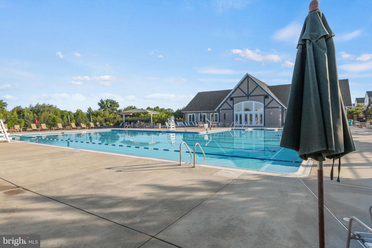 Exterior, Pool