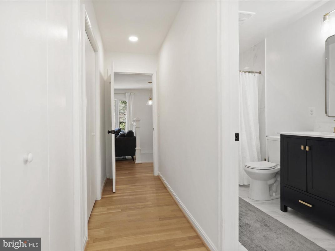 Bathroom, Interior, Pendant Lights, Recessed Lighting, Wood Texture Flooring