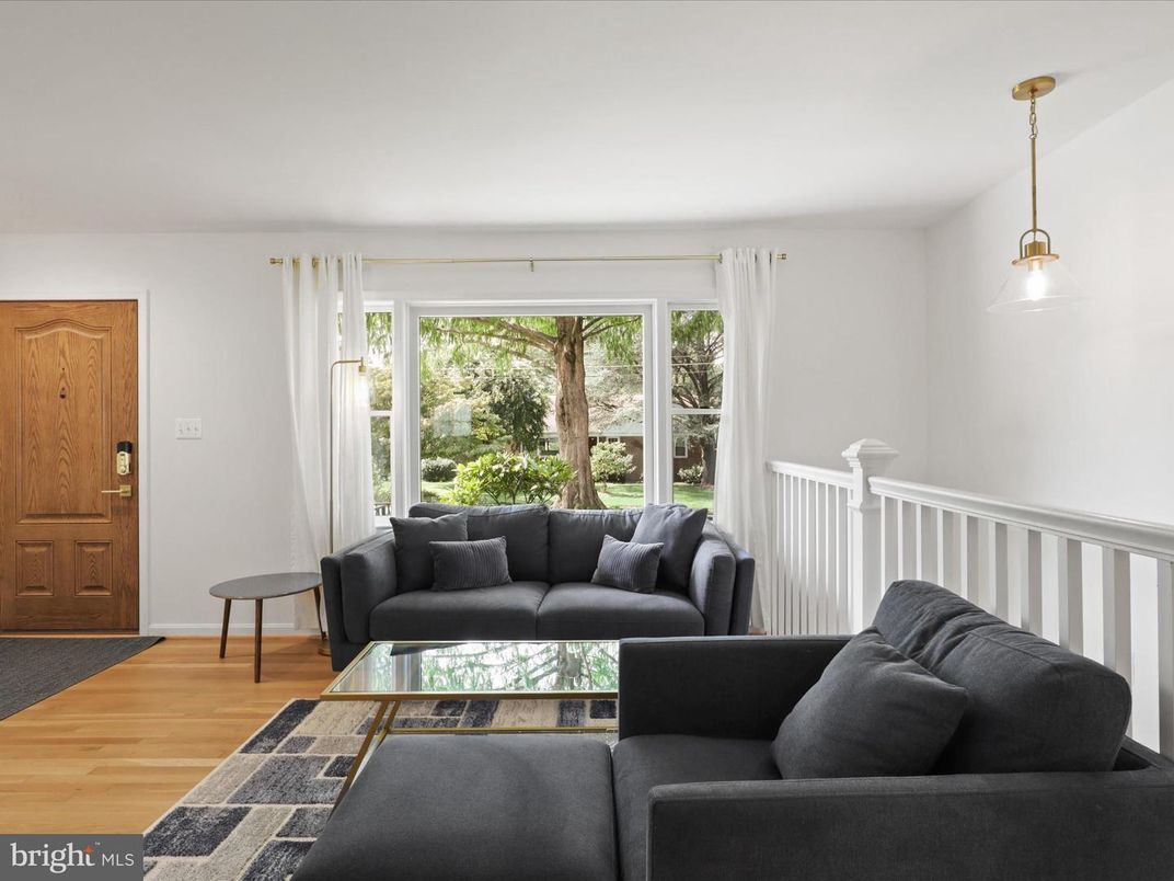 Interior, Living room, Pendant Lights, Wood Texture Flooring