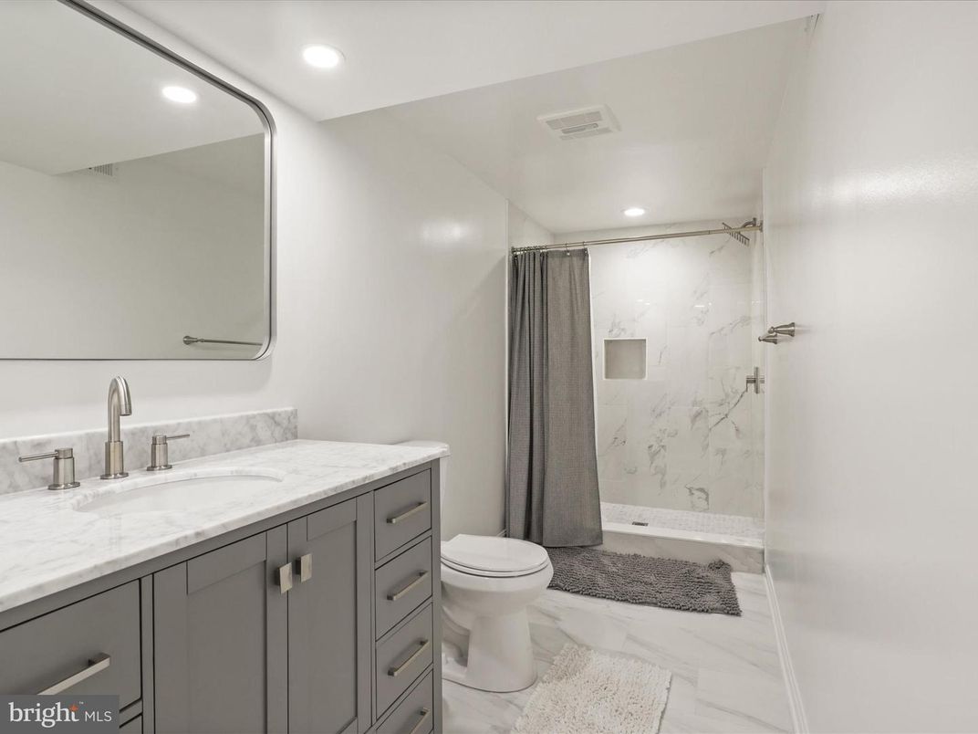 Bathroom, Interior, Marble, Marble Walls, Recessed Lighting